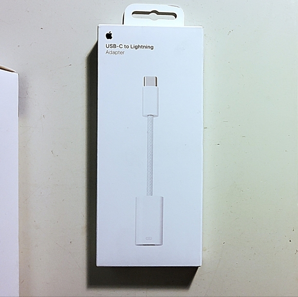 Apple USB-C to Lightning Adapter For iPhone iPad Car - Picture 6 of 6